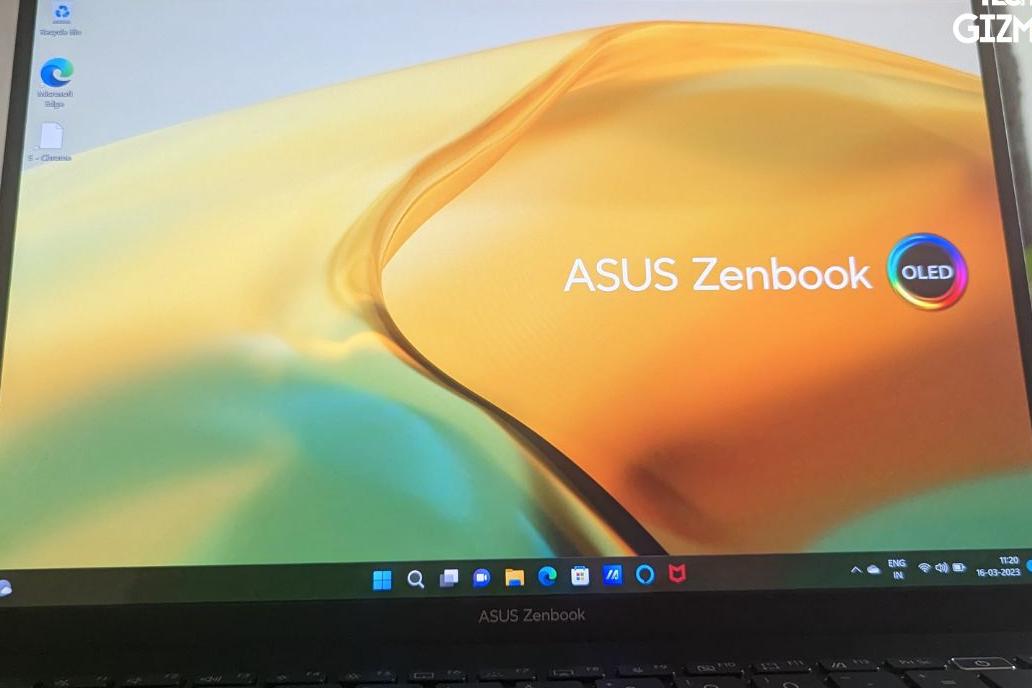 The laptop features a 14-inch 2.8K OLED display