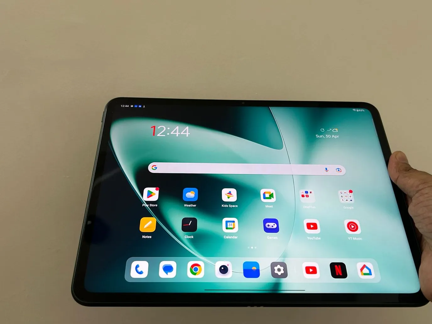 The tablet’s design is also aesthetically pleasing. It comes in a single Halo Green colour. However, I do wish that the company had offered more color options.