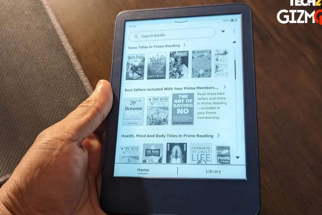 Kindle 2022 feels easier to hold in the hand