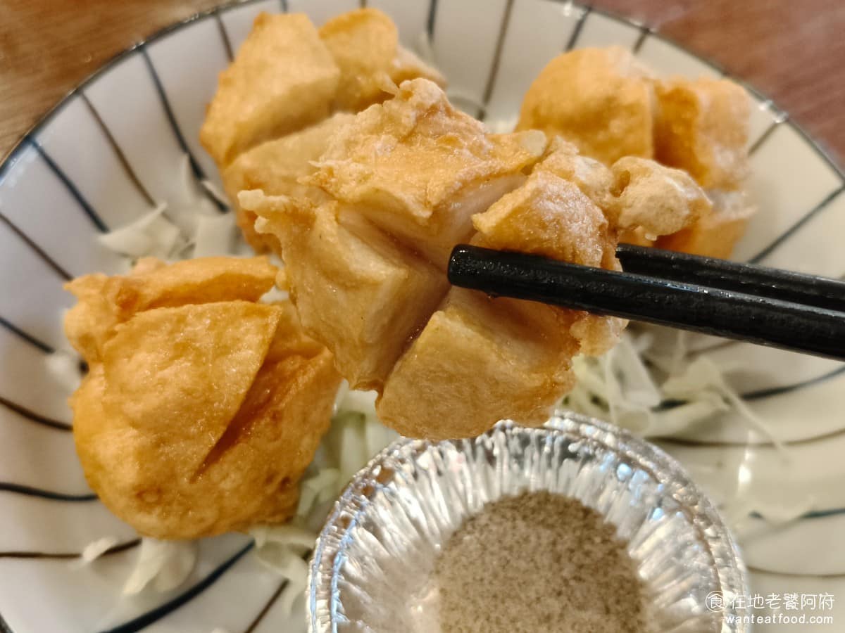 18冠軍牛肉麵台北內湖店 18冠軍牛肉麵台北內湖店菜單 18冠軍牛肉麵台北內湖店推薦 美食 味道上都還可以,只不過《18冠軍牛肉麵 台北內湖店》的小菜,很多都是炸的,搭配起來吃就不清爽,而且小菜的價格也都很高,CP 值比主餐低很多。 @在地老饕阿府