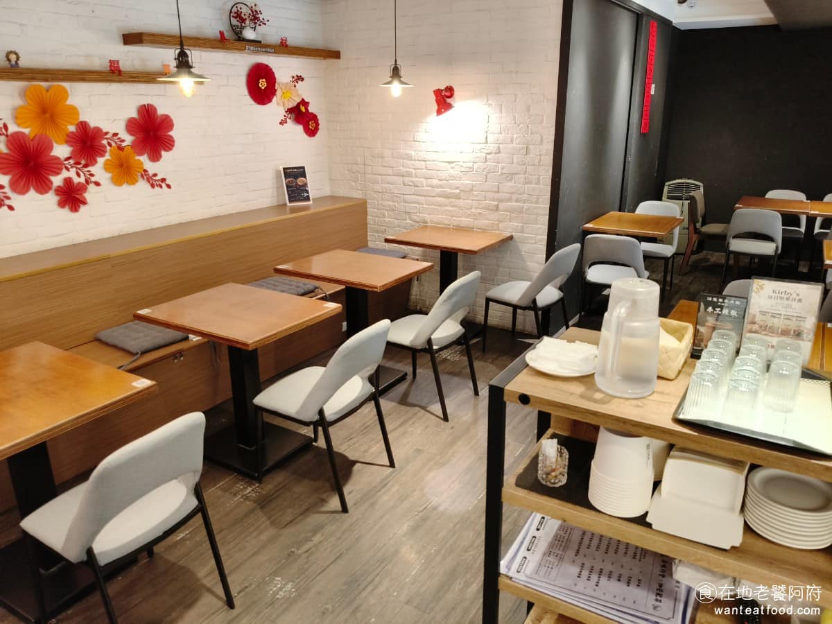 18冠軍牛肉麵台北內湖店 18冠軍牛肉麵台北內湖店菜單 18冠軍牛肉麵台北內湖店推薦 美食 二樓也有座位,整體用餐空間非常的寬敞,店面很大就只有中午尖峰時間人會比較多,其他時間都還好,比通化本店的小空間舒服很多,排隊也不用擔心排太久。 @在地老饕阿府