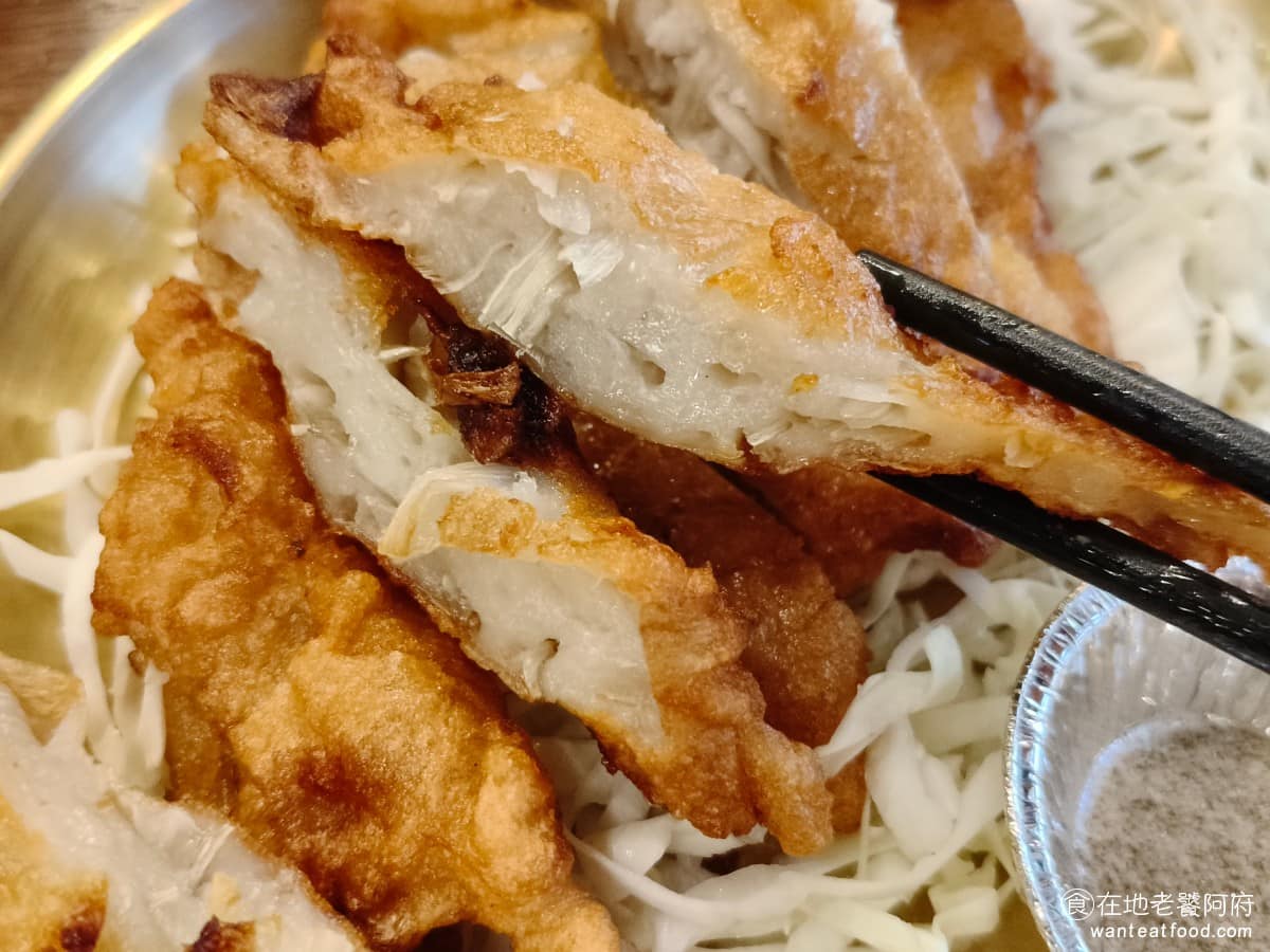 18冠軍牛肉麵台北內湖店 18冠軍牛肉麵台北內湖店菜單 18冠軍牛肉麵台北內湖店推薦 美食 其實相較於這種炸的天婦羅,我會更期待吃到傳統的切小菜、豆干、甜不辣,口感會更清爽,而且也比較符合台灣人吃牛肉麵的習慣。 @在地老饕阿府