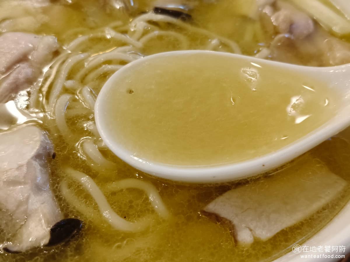 18冠軍牛肉麵台北內湖店 18冠軍牛肉麵台北內湖店菜單 18冠軍牛肉麵台北內湖店推薦 美食 味道和口感,都沒話說,唯一的缺點是雞油偏多,吃起來比較膩,而且上桌後會很燙口,要小心飲用。 @在地老饕阿府