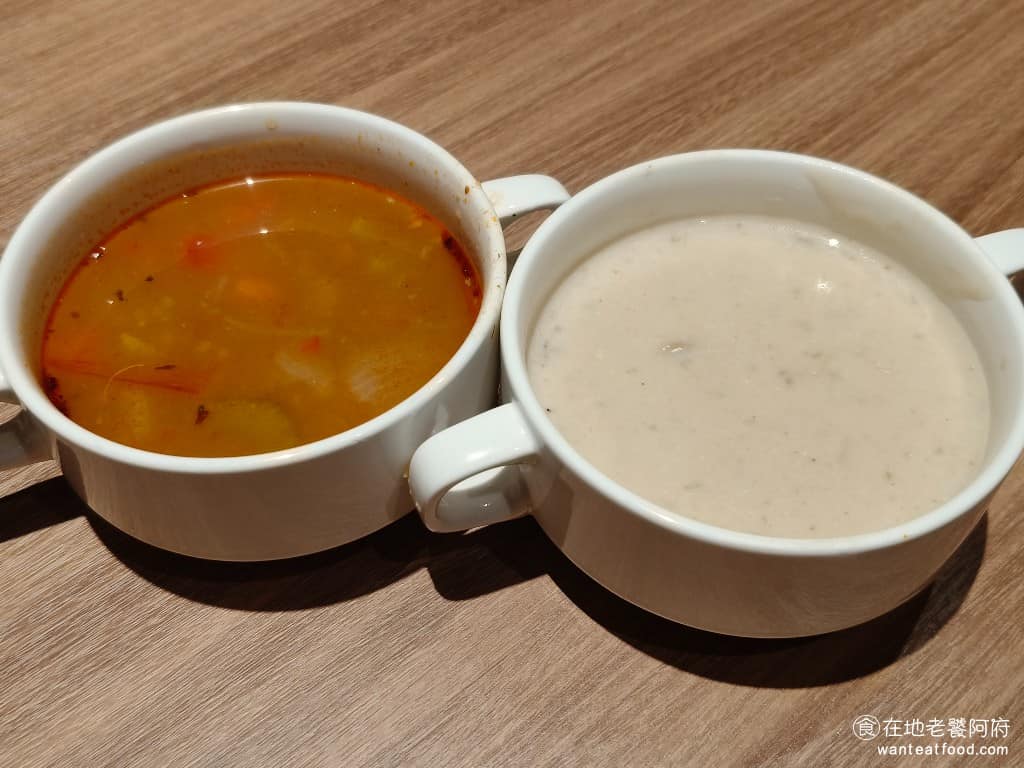 橫濱牛排台北松菸誠品店 橫濱牛排台北松菸誠品店菜單 橫濱牛排台北松菸誠品店推薦 信義區美食 蘑菇濃湯濃度夠，菇類用料實在，番茄蔬菜湯則清爽微酸，因為是雲雀集團下的品牌，所以湯都是有水準的，不是亂給的。 @在地老饕阿府