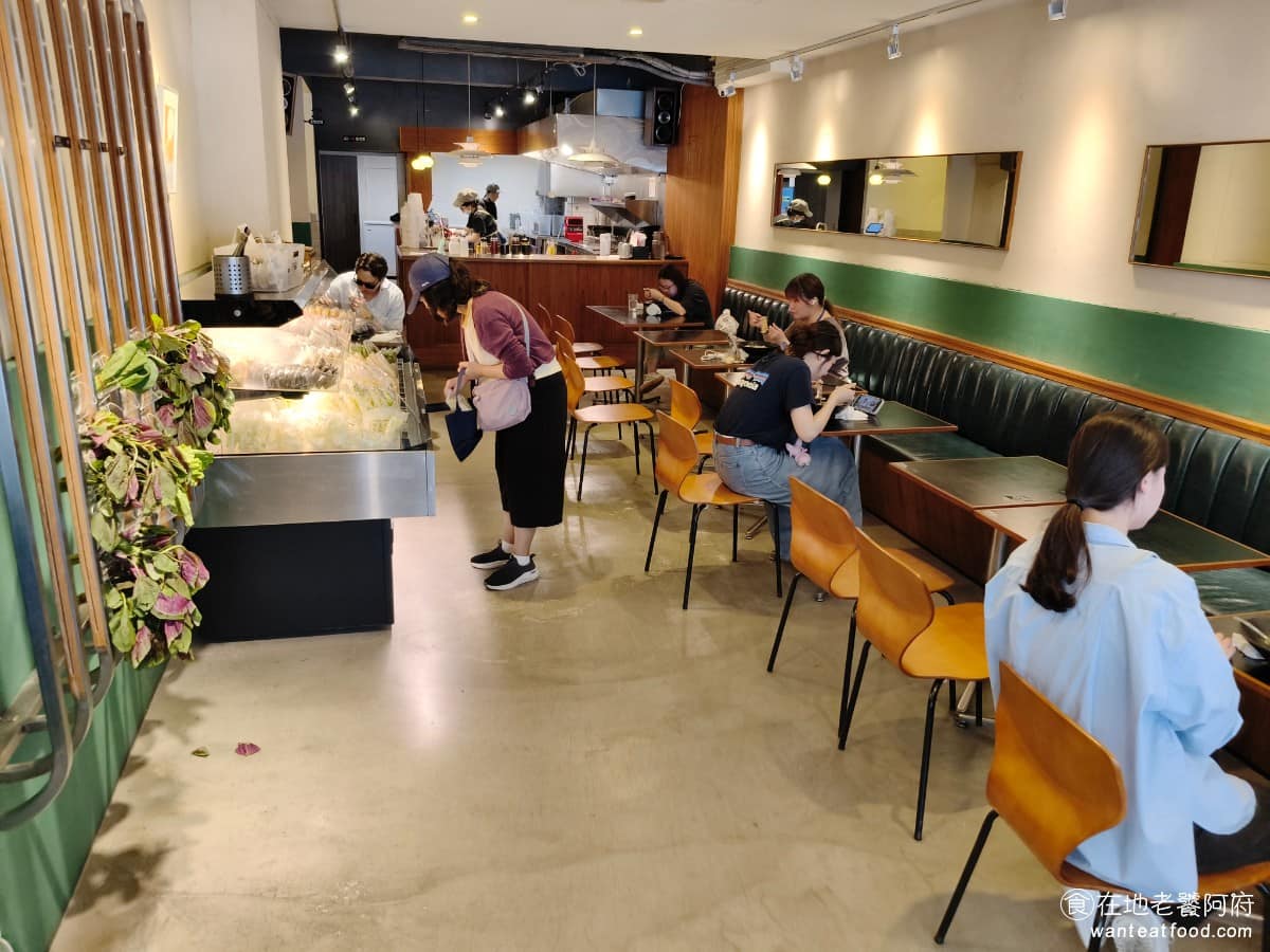 VEGE CREEK 蔬河內湖瑞光店 蔬河內湖瑞光店菜單 蔬河內湖瑞光店推薦 內湖區美食 內湖美食 核心特色是自助選菜,加藥膳湯底,食材用生物可分解袋分裝,衛生方面控制得不錯,冰櫃陳列也整潔清楚。 @在地老饕阿府