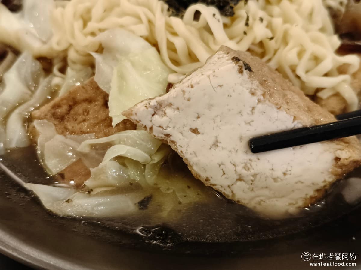 VEGE CREEK 蔬河內湖瑞光店 蔬河內湖瑞光店菜單 蔬河內湖瑞光店推薦 內湖區美食 內湖美食 豆腐選用的是鹽滷豆腐,吃起來味道超級棒,外皮有香氣,裡面的豆腐豆香味十足,還帶一點鹹味。雖然好吃,但這一份豆腐要 60 塊,也蠻貴的。 @在地老饕阿府