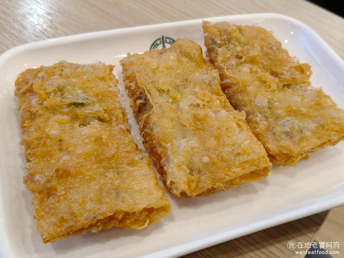 添好運大直美麗華店 添好運大直美麗華店菜單 添好運大直美麗華店推薦 中山區美食 中山美食 鮮蝦腐皮捲三條 外層是炸過的豆皮，炸得金黃酥脆，裡面包著蝦仁，真材實料不過，實際吃起來，酥脆口感有了，但少了那股炸物該有的香氣。 @在地老饕阿府