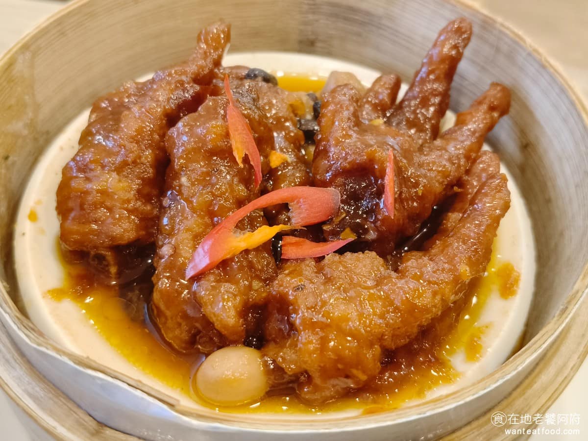 添好運大直美麗華店 添好運大直美麗華店菜單 添好運大直美麗華店推薦 中山區美食 中山美食 醬皇蒸鳳爪 這道整體表現不理想，鳳爪吃起來完全不入味，醬汁嚐不到應有的鹹香或辣味，鳳爪肉質也偏硬，口感比較差，完全不推薦。 @在地老饕阿府