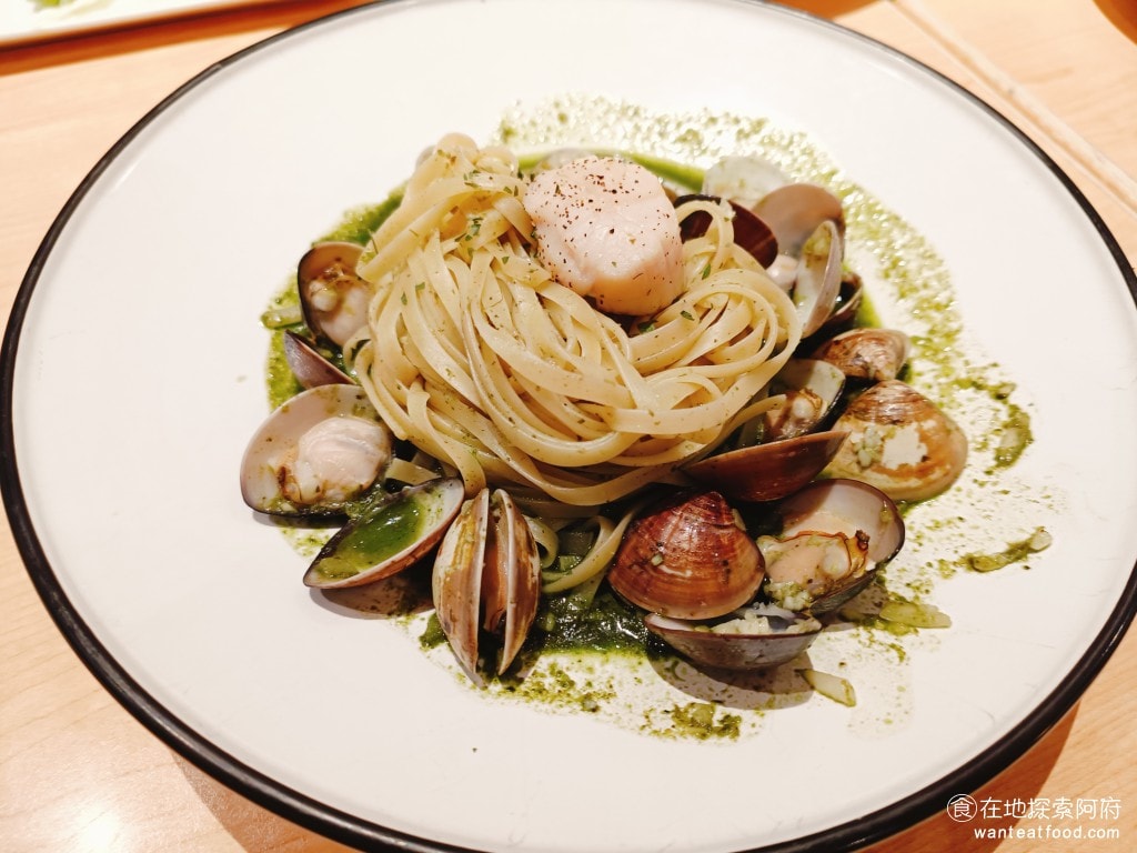 義式料理 古拉爵 南港中信 義大利麵 披薩 周末聚餐 北海道干貝蛤蠣青醬扁麵 這道菜我妹妹超喜歡，因為她很喜歡吃干貝，搭配青醬吃起來超清爽。 @在地老饕阿府