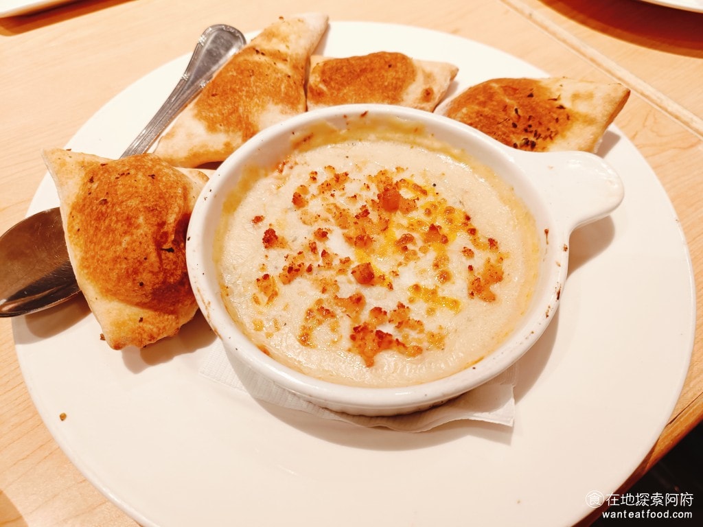 義式料理 古拉爵 南港中信 義大利麵 披薩 周末聚餐 松露馬鈴薯烤蛋佐佛卡夏 這道菜，每次來我媽媽都會點，不只份量充足，松露加馬鈴薯醬，吃起來就是非常滿足。 @在地老饕阿府