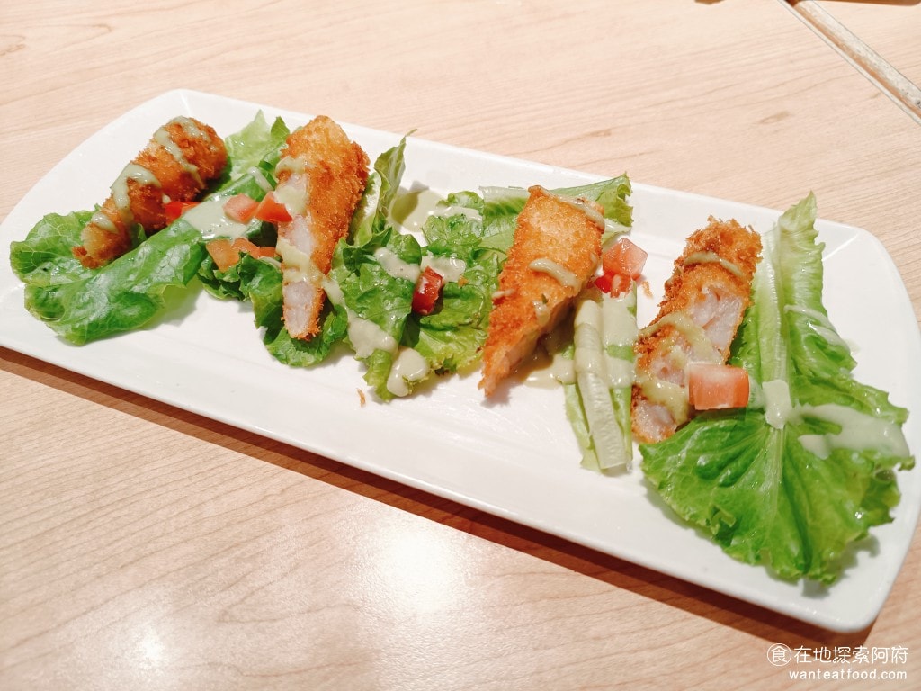 義式料理 古拉爵 南港中信 義大利麵 披薩 周末聚餐 一口蝦棒沙拉 口口都吃得到蝦香，炸的也非常脆，非常好吃的一道菜。 @在地老饕阿府