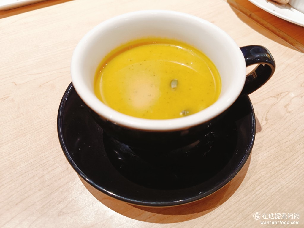 義式料理 古拉爵 南港中信 義大利麵 披薩 周末聚餐 南瓜濃湯 味道很濃郁，還不錯，只是感覺份量有點小。 @在地老饕阿府