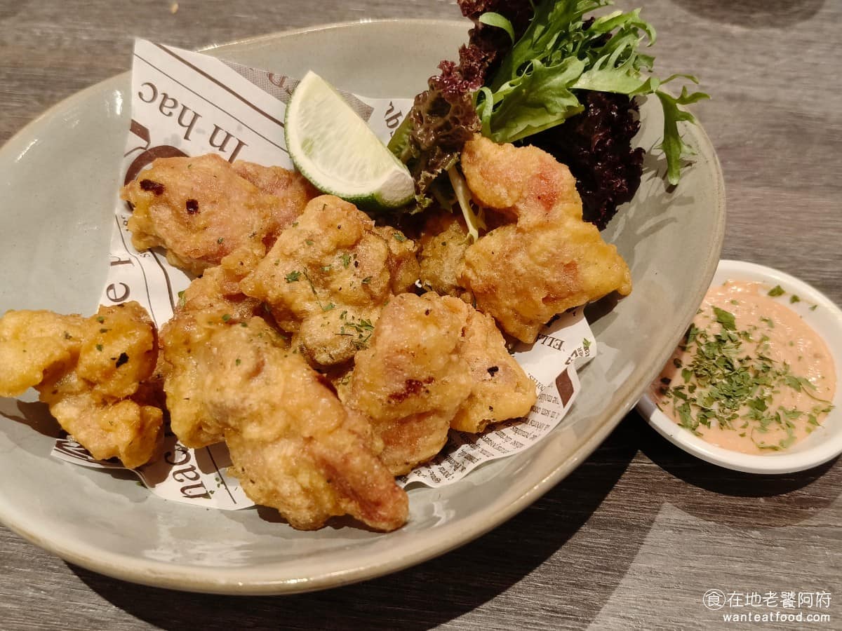 默爾 pasta pizza 松山車站店 松山車站店菜單 松山車站店推薦 信義區美食 信義美食 松山美食 明太子義式香料炸雞 外皮酥脆肉質軟嫩多汁，沾明太子醬鹹香，義式香料味道不會太重，小朋友也能接受。 @在地老饕阿府