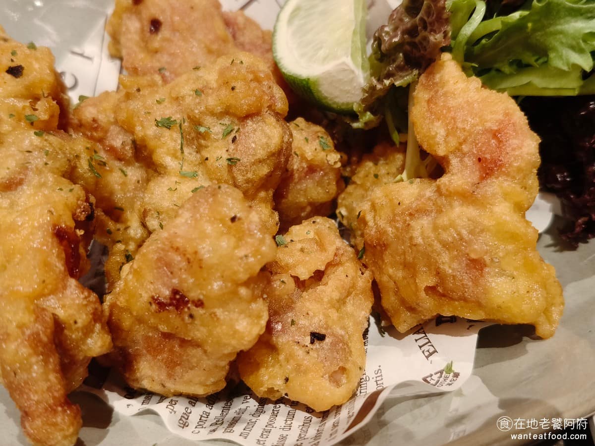 默爾 pasta pizza 松山車站店 松山車站店菜單 松山車站店推薦 信義區美食 信義美食 松山美食 炸雞的做法，上次來吃炸的還不錯，只不過這次來吃，外皮炸得有一點太硬。 @在地老饕阿府