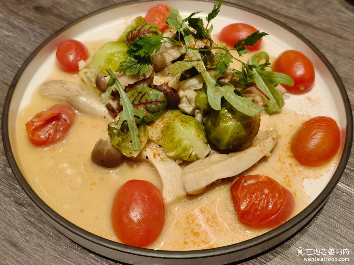 默爾 pasta pizza 松山車站店 松山車站店菜單 松山車站店推薦 信義區美食 信義美食 松山美食 奶油菌菇甘藍 奶油醬汁滑順細膩，搭配多種菌菇，釋放出的鮮味，吸附在麵條或配料間，甘藍菜的清脆口感，中和了奶油的濃郁，吃起來清爽中帶點奶香。 @在地老饕阿府