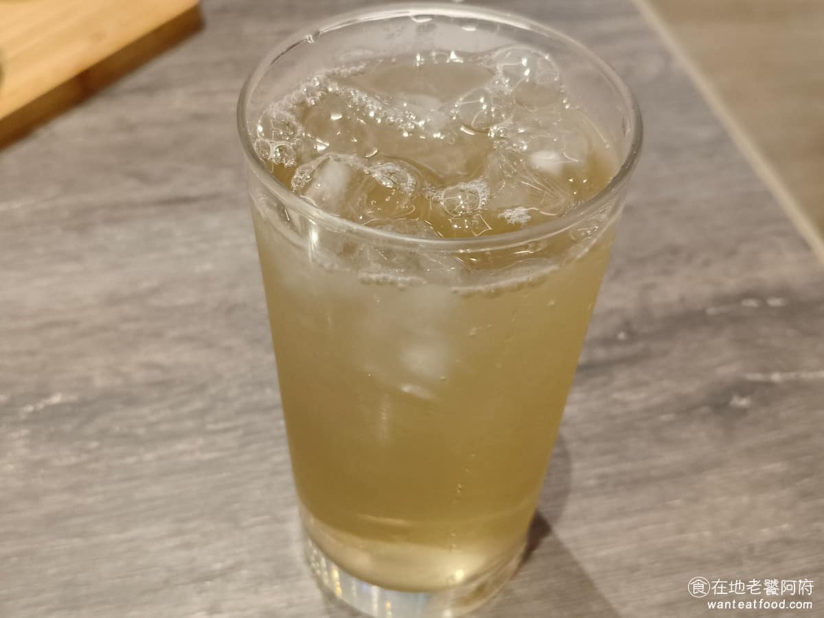 默爾 pasta pizza 松山車站店 松山車站店菜單 松山車站店推薦 信義區美食 信義美食 松山美食 蜜茶 只要加入會員，就能免費獲得好禮券，會贈送一杯蜜茶或是紅茶，喝起來接近蜂蜜水，甜度偏淡。 @在地老饕阿府