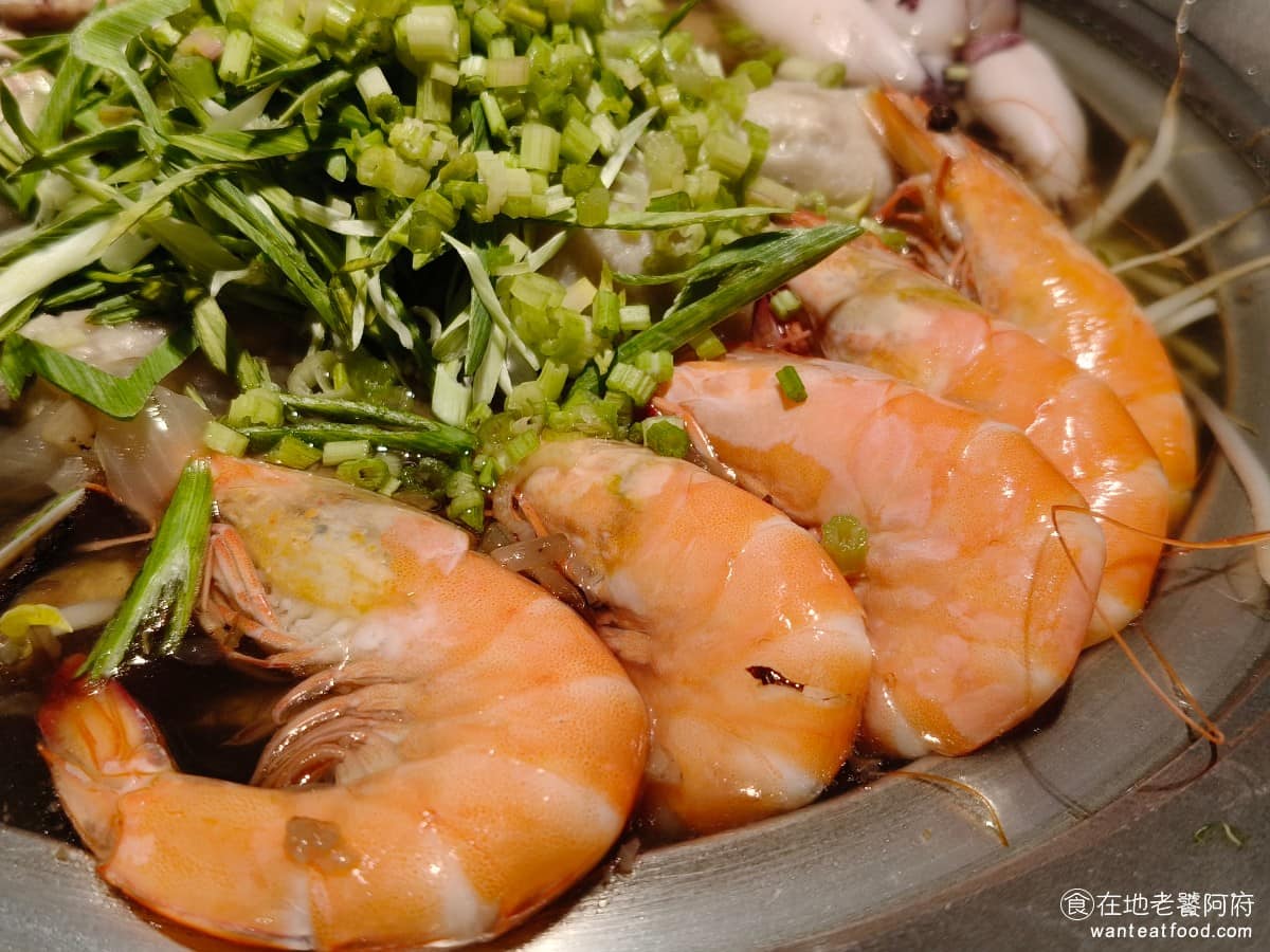興蓬萊台菜餐廳大葉高島屋店 興蓬萊台菜餐廳大葉高島屋店菜單 興蓬萊台菜餐廳大葉高島屋店推薦 每隻蝦都非常大隻，蝦肉非常的飽滿，吃起來非常有嚼勁，愛吃海鮮的人來這裡，是絕對必點。 @在地老饕阿府