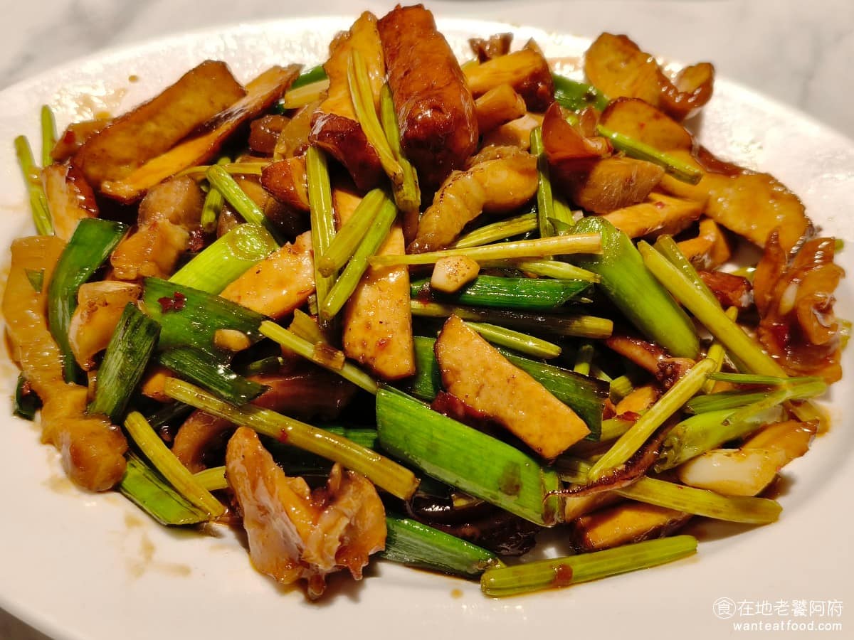 興蓬萊台菜餐廳大葉高島屋店 興蓬萊台菜餐廳大葉高島屋店菜單 興蓬萊台菜餐廳大葉高島屋店推薦 客家小炒 豆干、五花肉、芹菜、魷魚一起炒，香氣十足、鹹香有味，帶一點辣但吃起來幾乎不辣，大部分人都能接受，單吃或配飯都很合適。 @在地老饕阿府