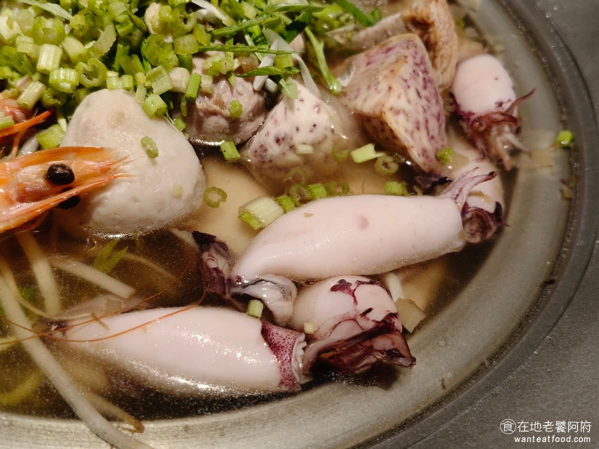 興蓬萊台菜餐廳大葉高島屋店 興蓬萊台菜餐廳大葉高島屋店菜單 興蓬萊台菜餐廳大葉高島屋店推薦 裡面還有類似福州魚丸、貢丸的配料，整鍋份量超大，建議四人以上再點，才吃得完。不過也有人覺得喝到湯頭偏清淡、芋頭香氣不明顯，鮮味沒有很突出。 @在地老饕阿府