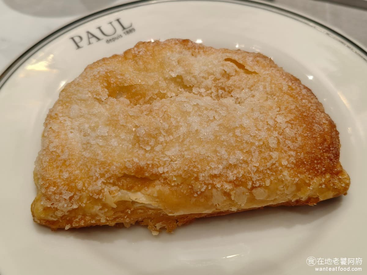 PAUL 台北大直忠泰店 台北大直忠泰店菜單 台北大直忠泰店推薦 中山區美食 中山美食 劍南路站美食 香頌蘋果派 裡面有蘋果泥的內餡,外皮帶有糖粉,外皮烤得酥脆,味道上不錯,只是烤過之後,整體口感偏硬。 @在地老饕阿府