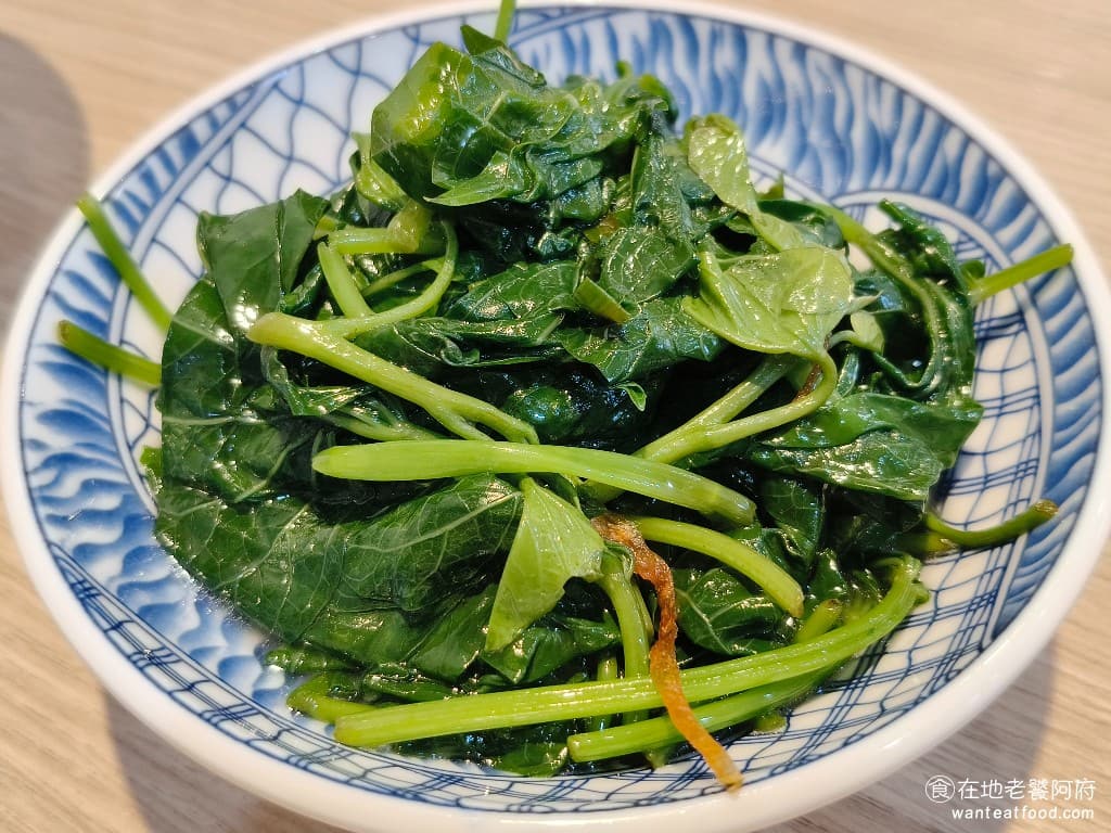 阿國切仔麵 阿國切仔麵菜單 阿國切仔麵推薦 中山區美食 中山美食 雙連美食 台灣小吃 切仔麵 紅燒肉 地瓜葉 份量給得非常多,吃起來非常的清爽,口感也非常的脆。 @在地老饕阿府