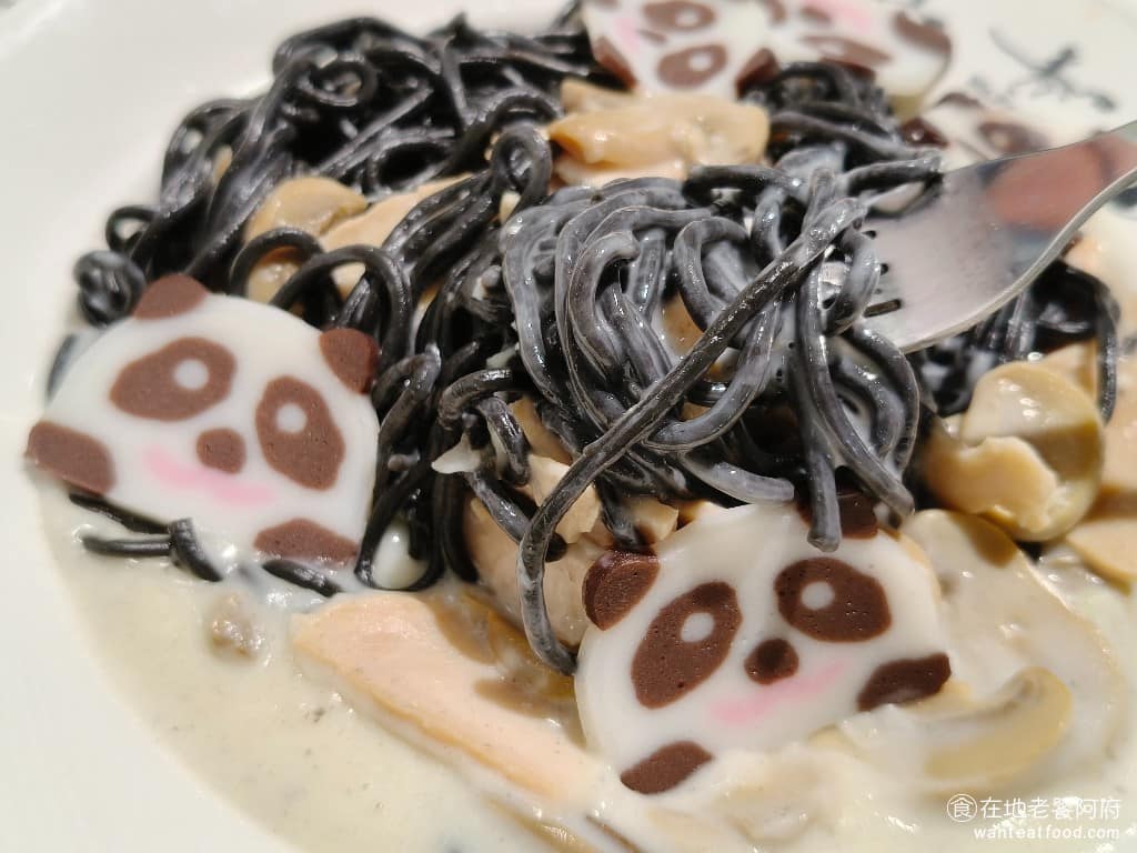 化石先生Mr. Fossil 貓熊餐廳 貓熊餐廳菜單 貓熊餐廳推薦 文山區美食 文山美食 動物園美食 這份墨魚麵,吃起來非常有水準,麵條有嚼勁,搭配奶油醬,非常容易吸附,吃起來口感滑順,非常舒服,奶香味也很足。 @在地老饕阿府