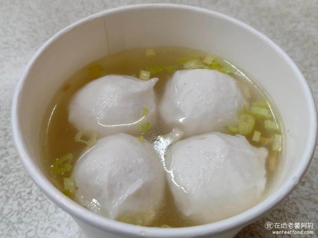 張記傳統魚丸 張記傳統魚丸菜單 張記傳統魚丸推薦 瑞芳區美食 瑞芳美食 台灣小吃 福州魚丸 福州丸湯 福州丸是招牌，每顆都非常大顆，內餡包得很豐滿，外層雖然比較薄，但咬下去Q彈，還會有肉汁噴出來，但還好肉汁不會太燙。愛吃福州丸的人，就可以只點最好吃的福州丸湯就好。 @在地老饕阿府