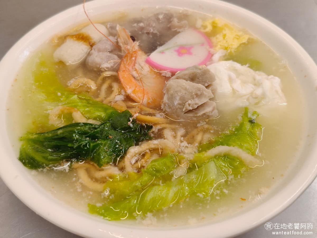 光明水餃館汕頭意麵 光明水餃館汕頭意麵菜單 光明水餃館汕頭意麵推薦 新店區美食 新店美食 台灣小吃 鍋燒意麵 鍋燒意麵裡面的配料，給得很豐富，有蝦子、貢丸、蛋花、青菜、火鍋料，整碗的份量，其實蠻大的。 @在地老饕阿府