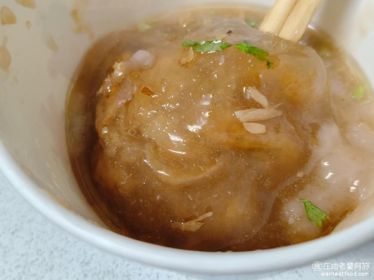 彰化肉圓安東街 彰化肉圓安東街菜單 彰化肉圓安東街推薦 大安區美食 大安美食 忠孝復興美食 特別的是,肉圓外皮還會吸收醬油,所以皮本身就帶有淡淡鹹香,很多肉圓的皮,吃起來沒什麼味道,而這間的外皮,每一口都超香的!好吃到最後我連剩下的醬汁都用喝的。 @在地老饕阿府