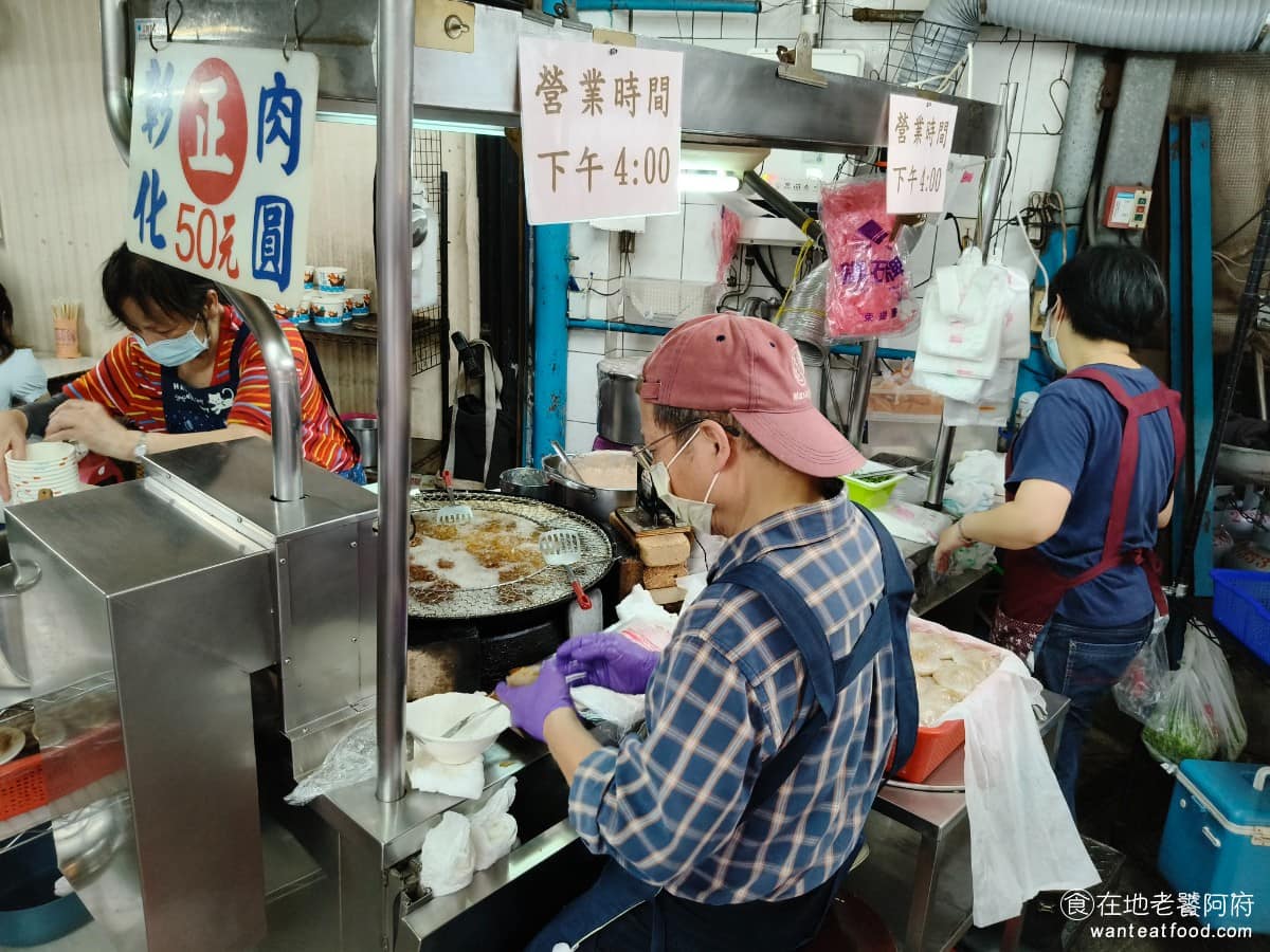 彰化肉圓安東街 彰化肉圓安東街菜單 彰化肉圓安東街推薦 大安區美食 大安美食 忠孝復興美食 兩間店的營業時間刻意錯開,龍江路店早上開賣,安東街店下午開賣,家中兄弟的老五,則兩邊輪流幫忙,早上在龍江路、下午轉移陣地到安東街 @在地老饕阿府