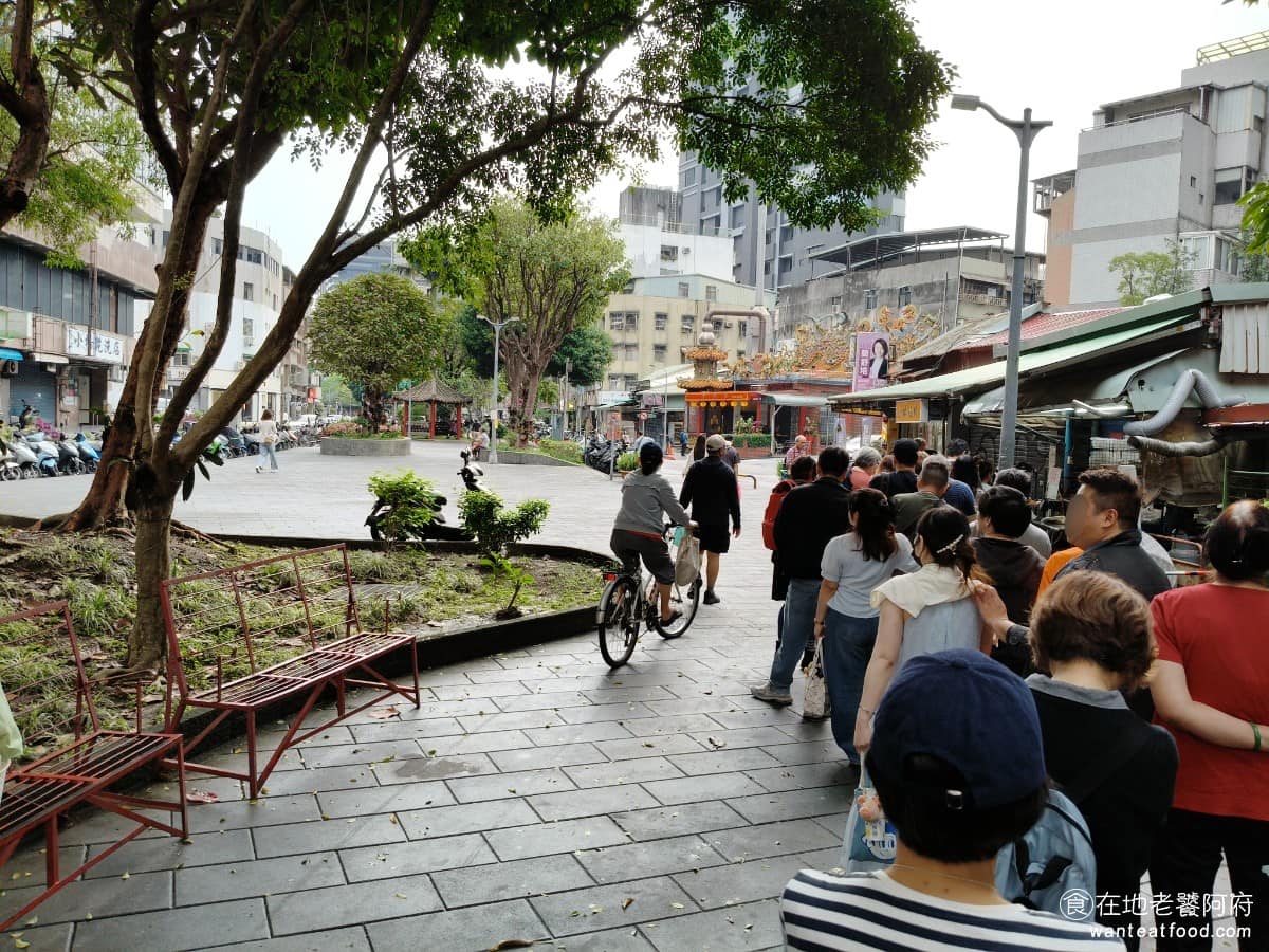 彰化肉圓安東街 彰化肉圓安東街菜單 彰化肉圓安東街推薦 大安區美食 大安美食 忠孝復興美食 店旁邊有個土地公廟,從搭捷忠孝復興站, 1 號出口步行約4〜 5 分鐘即可抵達。 @在地老饕阿府