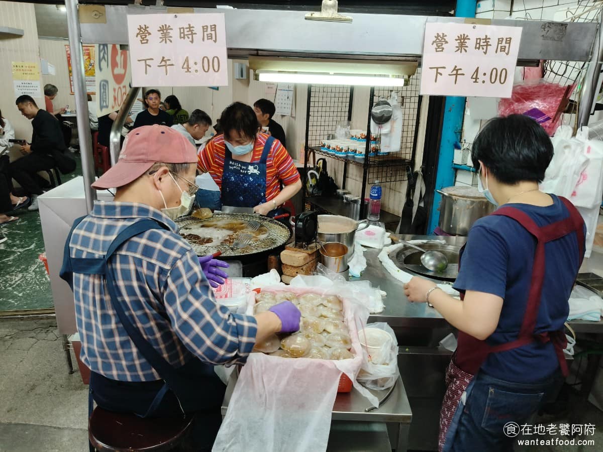 彰化肉圓安東街 彰化肉圓安東街菜單 彰化肉圓安東街推薦 大安區美食 大安美食 忠孝復興美食 《彰化肉圓 安東街》源自「阿財彰化肉圓」,是上一代留下來的老手藝,目前已由兄弟分頭經營第二代,家中兄弟裡,老三負責龍江路店,老四負責安東街這間 @在地老饕阿府