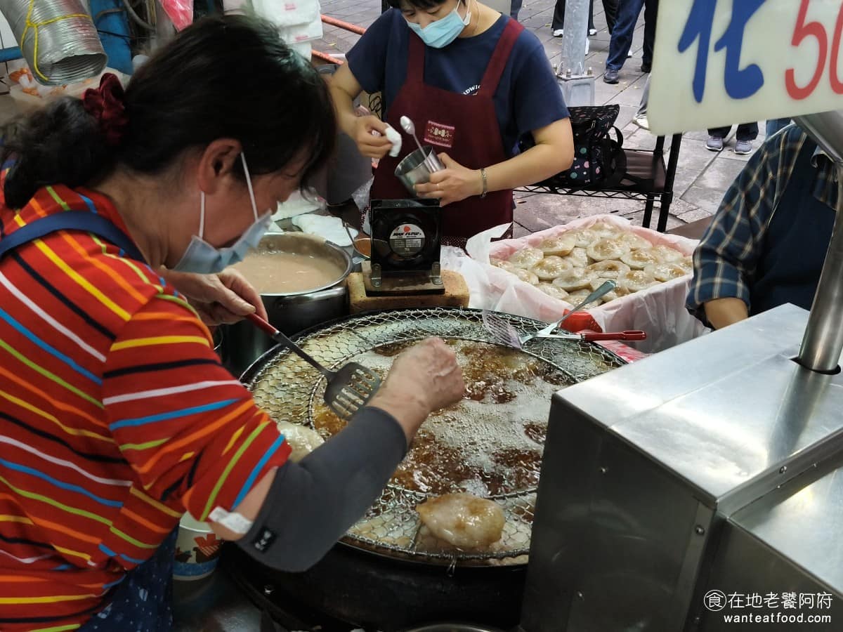 彰化肉圓安東街 彰化肉圓安東街菜單 彰化肉圓安東街推薦 大安區美食 大安美食 忠孝復興美食 兩間店的菜單與口味幾乎相同,醬汁、外皮內餡做法都非常接近,《彰化肉圓 安東街》目前開業已逾 30 年,是台北老字號肉圓店之一 @在地老饕阿府