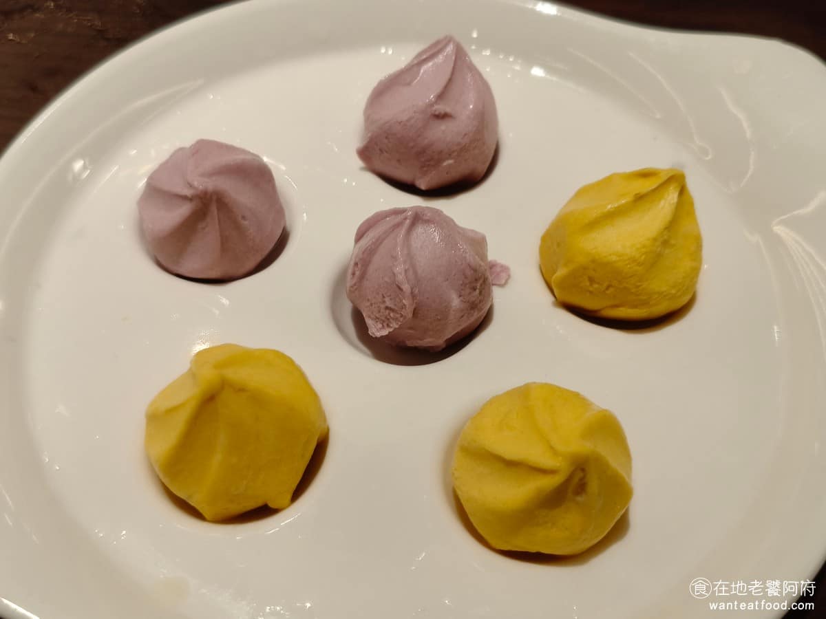 鼎王麻辣鍋台北信義ATT店 鼎王麻辣鍋台北信義ATT店菜單 鼎王麻辣鍋台北信義ATT店推薦 綜合果球 店裡非常特別的火鍋料,雖然叫做果球,但其實是芋頭和地瓜做成的丸子,吃起來口感軟嫩、Q彈,小朋友會喜歡。 @在地老饕阿府