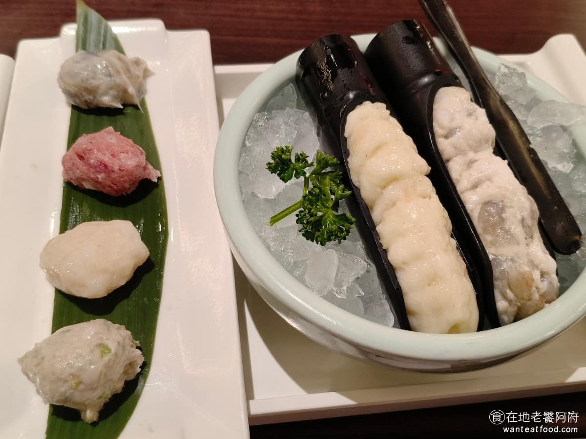 鼎王麻辣鍋台北信義ATT店 鼎王麻辣鍋台北信義ATT店菜單 鼎王麻辣鍋台北信義ATT店推薦 招牌丸滑雙拼 把蝦丸、牛肉丸、花枝丸、魚丸幾種招牌丸子跟滑類拼在一起,每一種口感都不太一樣,丸子偏彈牙,滑類則比較軟嫩,一盤可以同時吃到好多種變化。 @在地老饕阿府