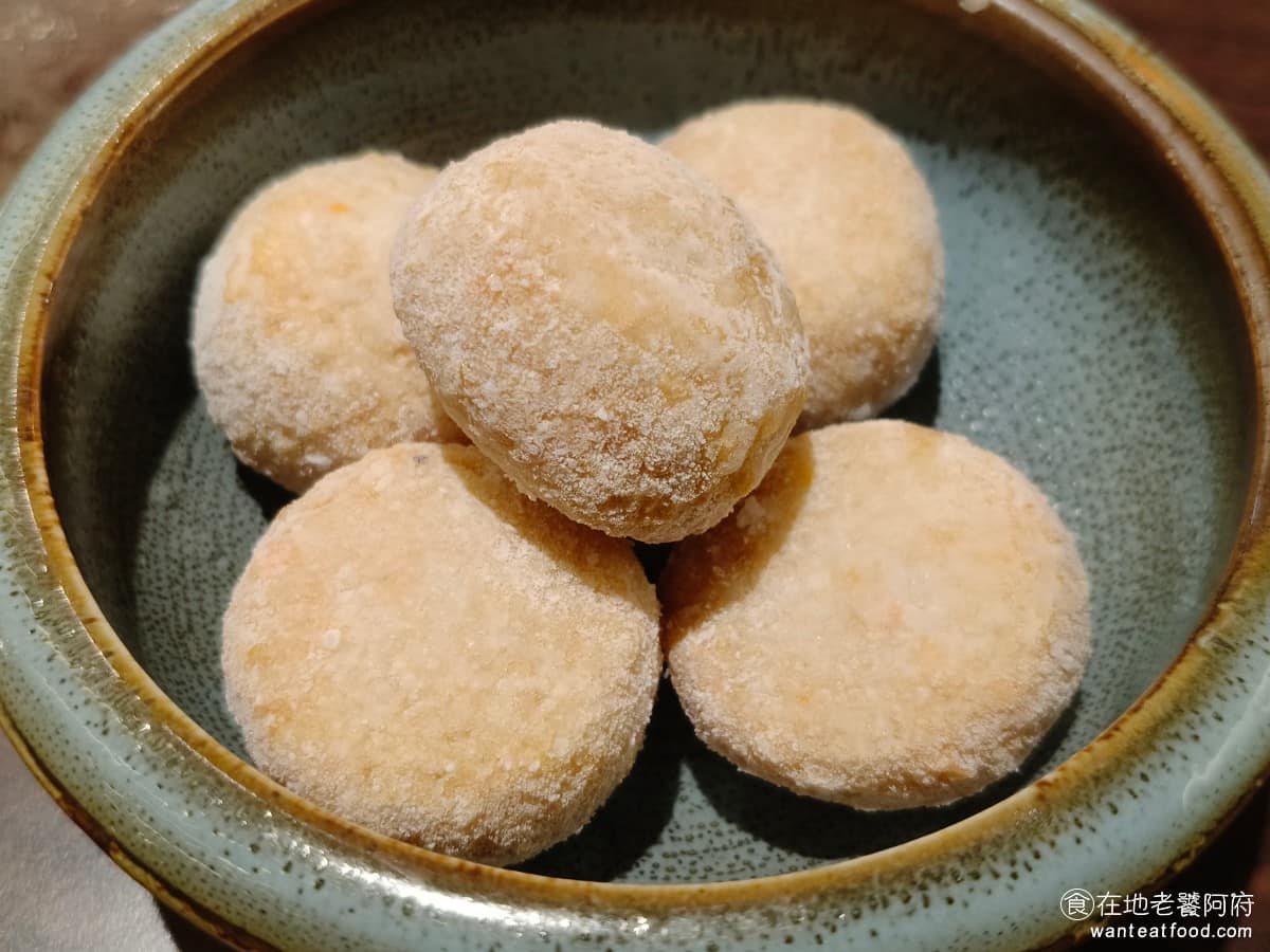 鼎王麻辣鍋台北信義ATT店 鼎王麻辣鍋台北信義ATT店菜單 鼎王麻辣鍋台北信義ATT店推薦 龍蝦風味球 《鼎王麻辣鍋 台北信義ATT店》的火鍋料,和其他店不一樣,送上桌的時候,都是沒有化凍的,所以煮的時候會比較久。 @在地老饕阿府