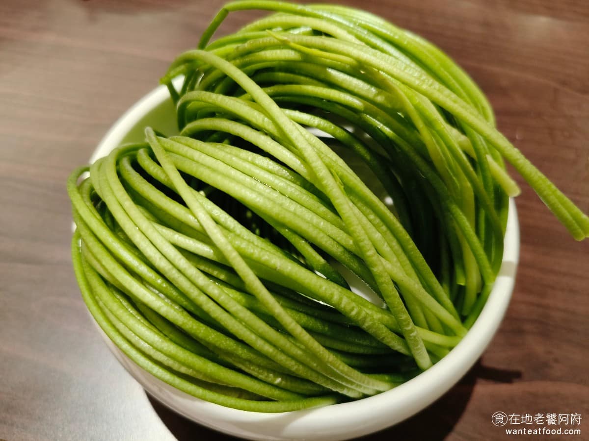 鼎王麻辣鍋台北信義ATT店 鼎王麻辣鍋台北信義ATT店菜單 鼎王麻辣鍋台北信義ATT店推薦 水蓮 口感清脆比較建議放進酸菜白肉鍋,湯頭清爽不會蓋過水蓮本身的味道,放進麻辣鍋容易吸油。 @在地老饕阿府