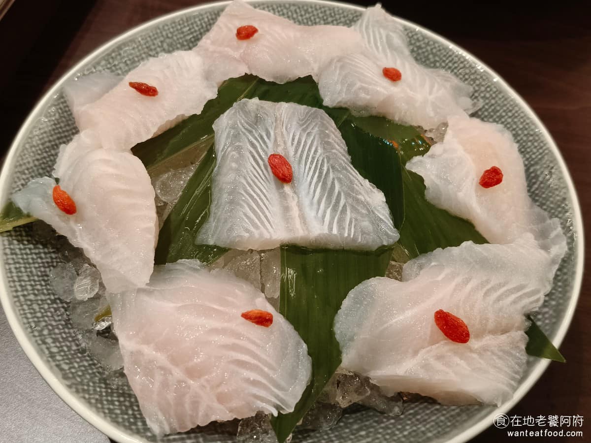 鼎王麻辣鍋台北信義ATT店 鼎王麻辣鍋台北信義ATT店菜單 鼎王麻辣鍋台北信義ATT店推薦 巴沙魚片 魚肉本身沒什麼腥味,切成薄片、燙的時間不用太久,肉質偏軟,適合不敢吃太多刺的人。 @在地老饕阿府