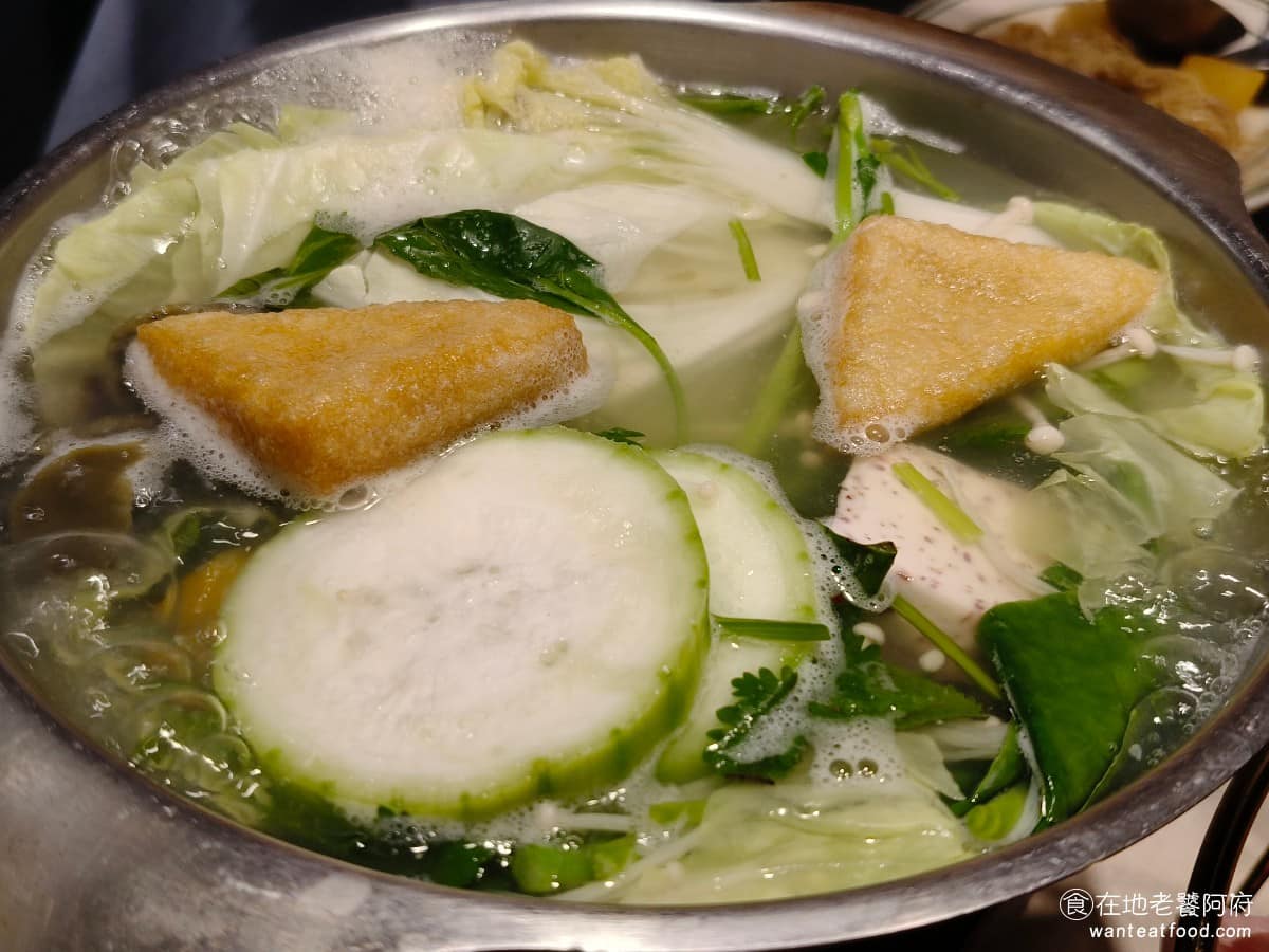 美利香港茶餐廳 美利香港茶餐廳菜單 美利香港茶餐廳推薦 南港區美食 南港美食 港式料理 點心 撈麵 菜吃起來都很新鮮,唯一的缺點是,這裡的肉片口感都太硬了,所以吃多了就會比較辛苦 @在地老饕阿府