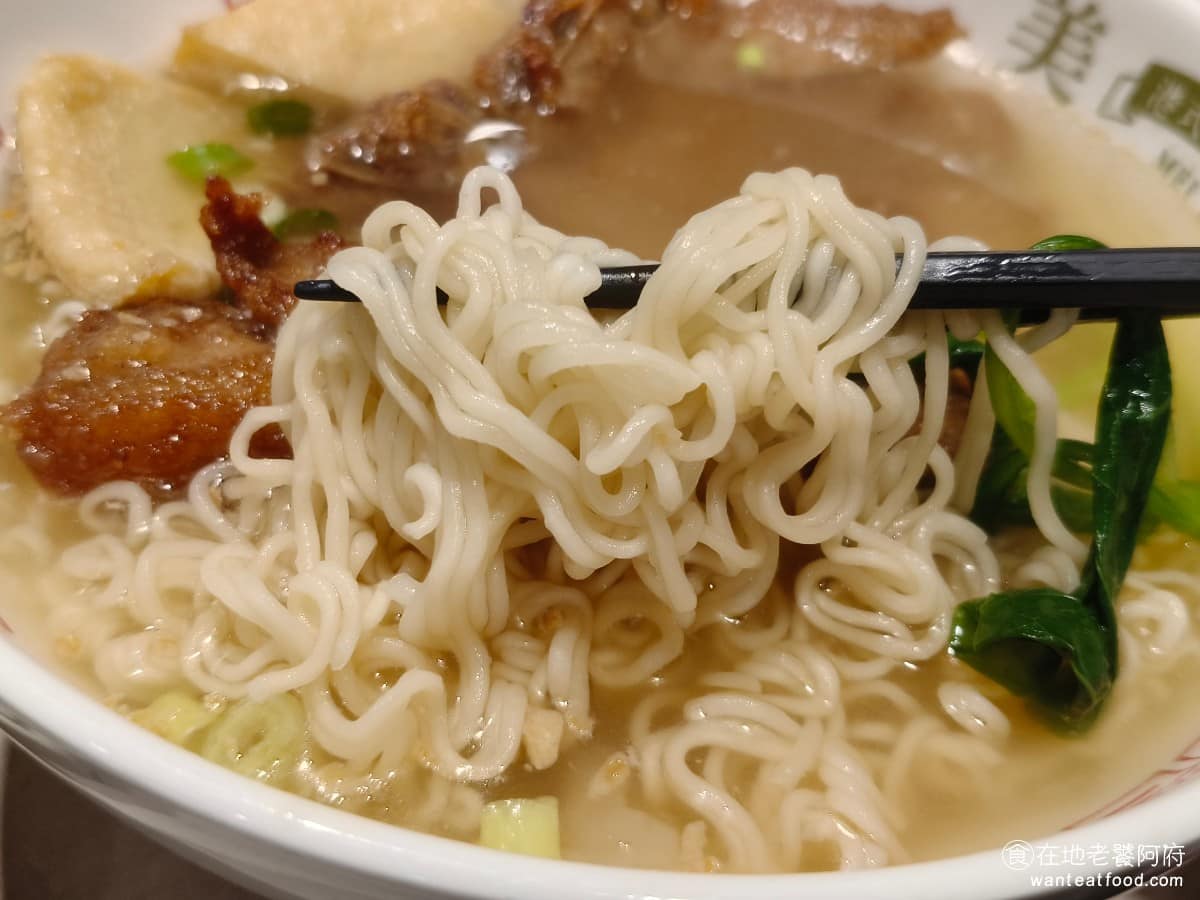 美利香港茶餐廳 美利香港茶餐廳菜單 美利香港茶餐廳推薦 南港區美食 南港美食 港式料理 點心 撈麵 湯頭鹽度沒有很重,麵條用的是泡麵,吃起來跟一般撈麵完全是不同的路線,喜歡湯麵的人可以試試。 @在地老饕阿府