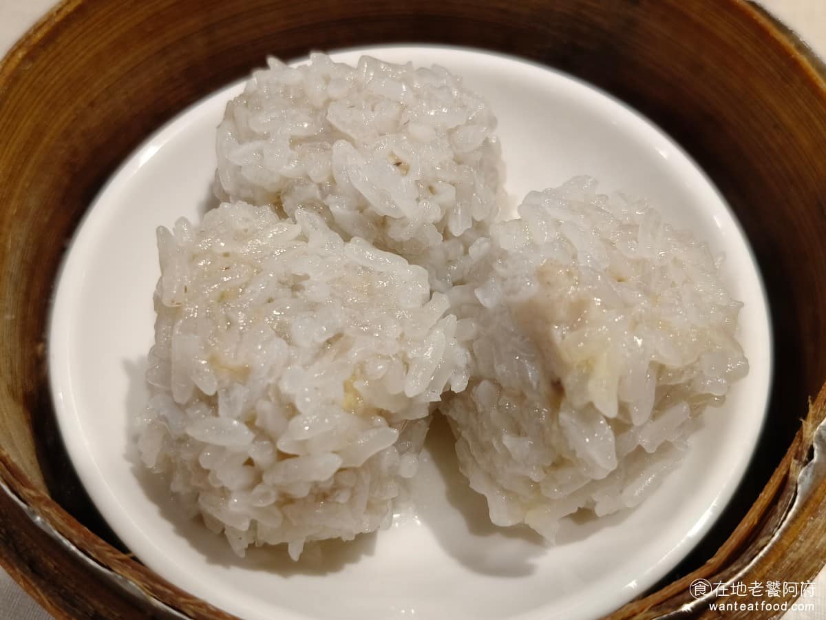 美利香港茶餐廳 美利香港茶餐廳菜單 美利香港茶餐廳推薦 南港區美食 南港美食 港式料理 點心 撈麵 皇頂珍珠丸 珍珠丸外面裹的糯米,真的很軟吃起來很舒服,只不過裡面的內餡,沒什麼調味,吃起來就很普通,算是可有可無的一道。 @在地老饕阿府