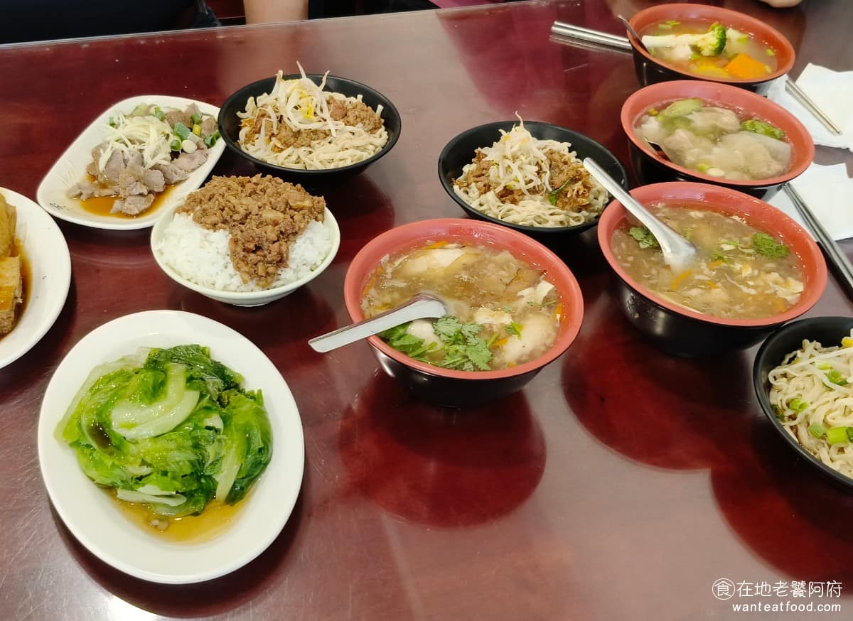 老店頭台南意麺 老店頭台南意麺菜單 老店頭台南意麺推薦 大安區美食 大安美食 信義安和美食 台灣小吃 上菜速度蠻快的,而且會一次全部上齊餐點,會直接從一樓用送菜電梯送上來。 @在地老饕阿府