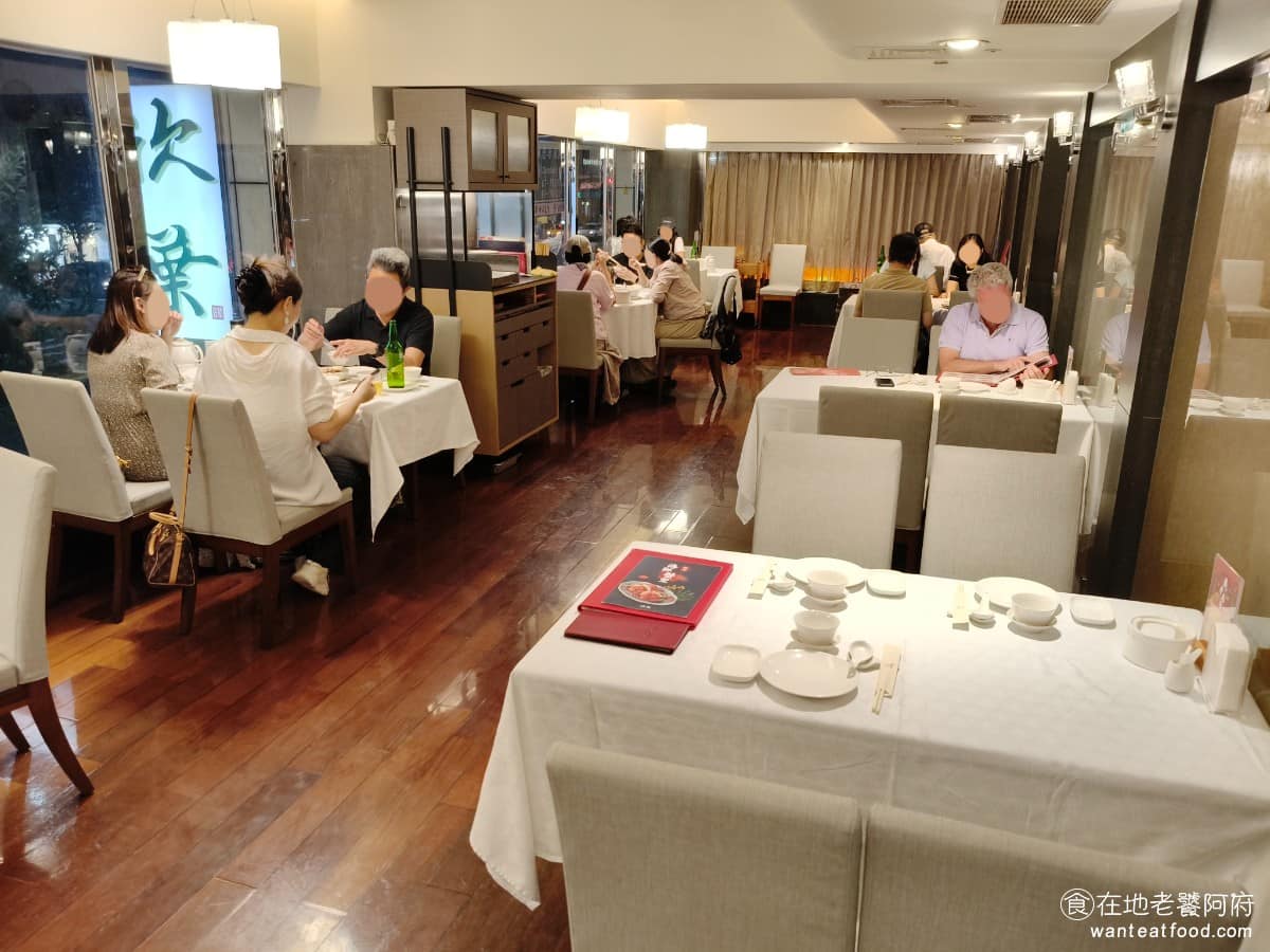 欣葉台菜忠孝店 欣葉台菜忠孝店菜單 欣葉台菜忠孝店推薦 大安區美食 大安美食 忠孝復興美食 台式料理 雖然是老店，但《欣葉台菜忠孝店》環境依然維護得很好，開放式的用餐區空間感很舒服，桌巾、餐具、擦手巾全都乾乾淨淨，裝潢的設計都很有質感。 @在地老饕阿府
