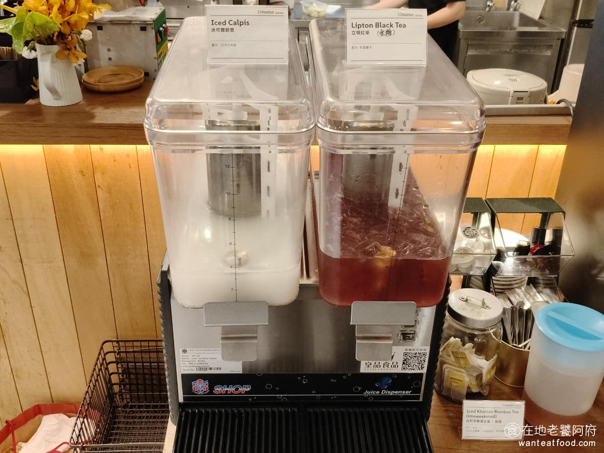 TiMAMA Deli Cafe Cafe菜單 Cafe價格 內湖區美食 內湖美食 內科美食 義式料理 飲料有可爾必思和立頓紅茶，只不過這可爾必思，喝起來味道超淡的 @在地老饕阿府