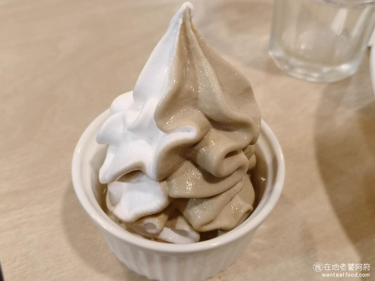 TiMAMA Deli Cafe Cafe菜單 Cafe價格 內湖區美食 內湖美食 內科美食 義式料理 焙茶牛奶霜淇淋 吃起來清爽，不會太甜，也不會沒味道，牛奶味也非常香濃 @在地老饕阿府