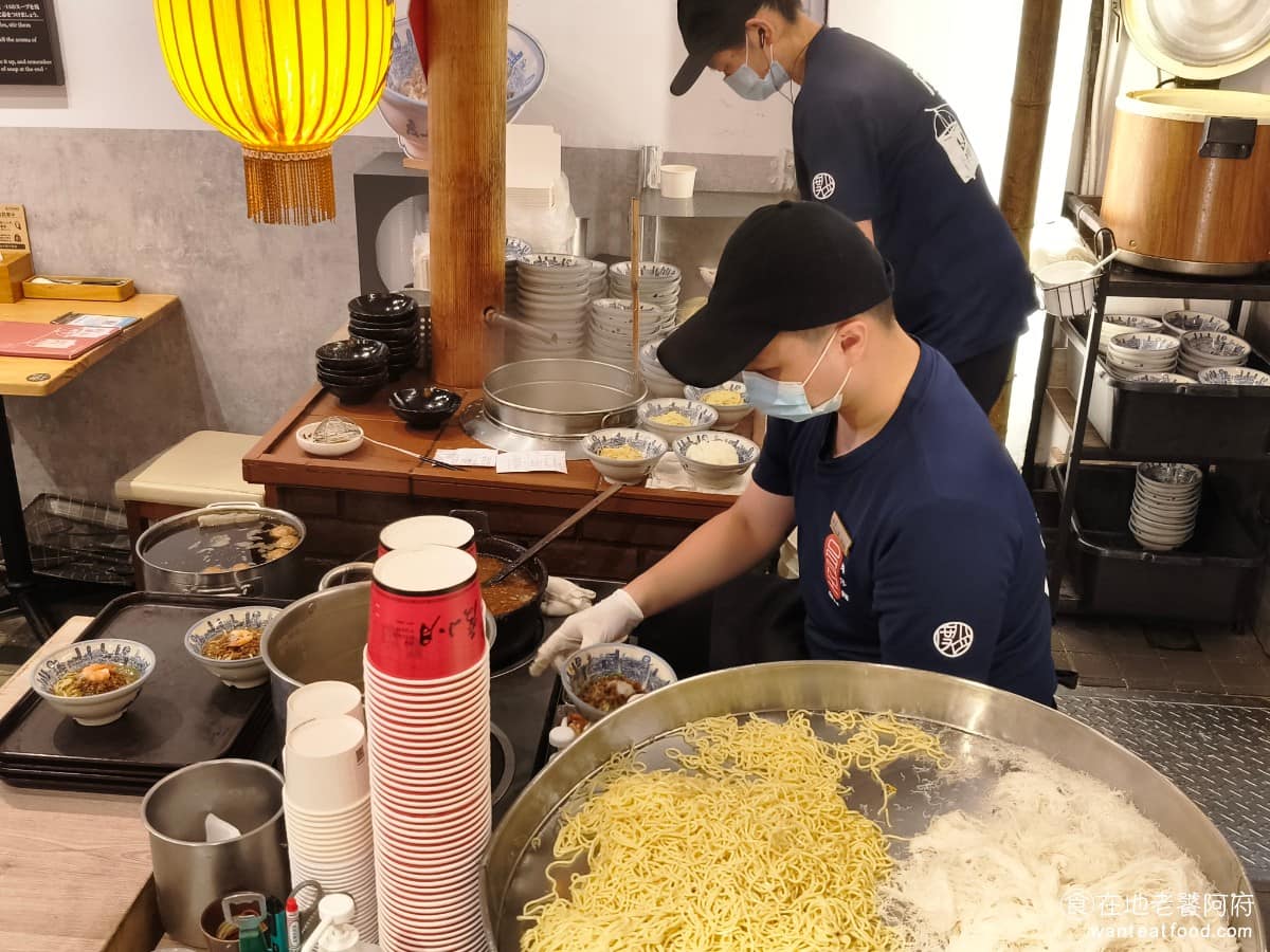 度小月台北迪化店 度小月台北迪化店菜單 度小月台北迪化店推薦 大同區美食 大同美食 台灣小吃 擔仔麵 因為口味特別,這碗麵漸漸打出名號,後來乾脆專心賣麵,不再出海捕魚,度小月擔仔麵就這樣從一個副業,變成招牌。 @在地老饕阿府
