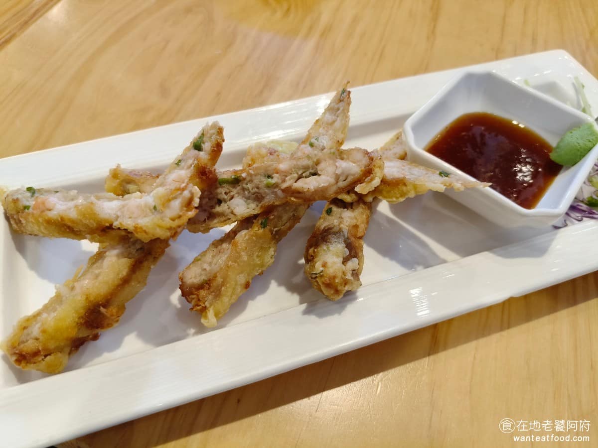度小月台北迪化店 度小月台北迪化店菜單 度小月台北迪化店推薦 大同區美食 大同美食 台灣小吃 擔仔麵 台南黃金蝦捲 店裡的招牌,外皮炸得非常酥脆,切成細長條狀,不會因為外皮太脆而影響咀嚼,直接吃更順口。 @在地老饕阿府