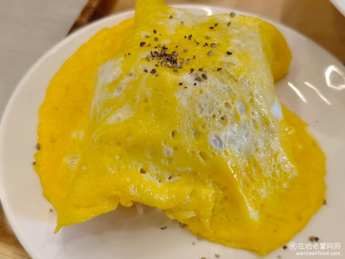 湛盧咖啡西湖館 湛盧咖啡西湖館菜單 湛盧咖啡西湖館推薦 內湖區美食 內湖美食 西湖美食 咖啡 蛋糕 蛋包飯蛋的味道，吃起來比較普通，蛋感覺沒有現煎的香氣。 @在地老饕阿府