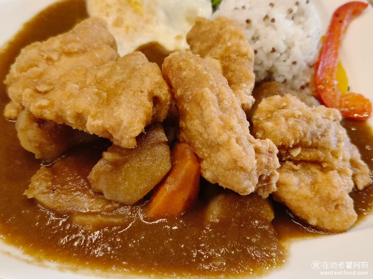 湛盧咖啡西湖館 湛盧咖啡西湖館菜單 湛盧咖啡西湖館推薦 內湖區美食 內湖美食 西湖美食 咖啡 蛋糕 唐揚雞是現炸的，吃起來非常有溫度，但和紅酒燉牛肉也是一樣的缺點，雞肉的肉質非常硬，炸的也比較乾，吃起來不太順口。 @在地老饕阿府