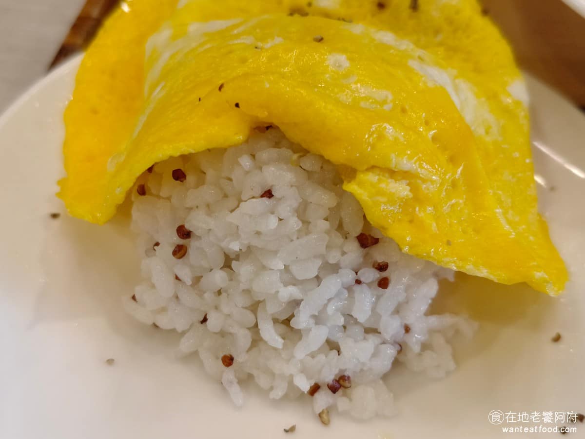 湛盧咖啡西湖館 湛盧咖啡西湖館菜單 湛盧咖啡西湖館推薦 內湖區美食 內湖美食 西湖美食 咖啡 蛋糕 裡面的藜麥米吃起來口感軟，搭配紅酒醬非常的順口，但品質比較普通。 @在地老饕阿府